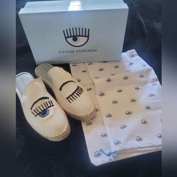 Chiara Ferragni Cream and Black Espadrilles. Sz 40. New In Box - Picture 9 of 9